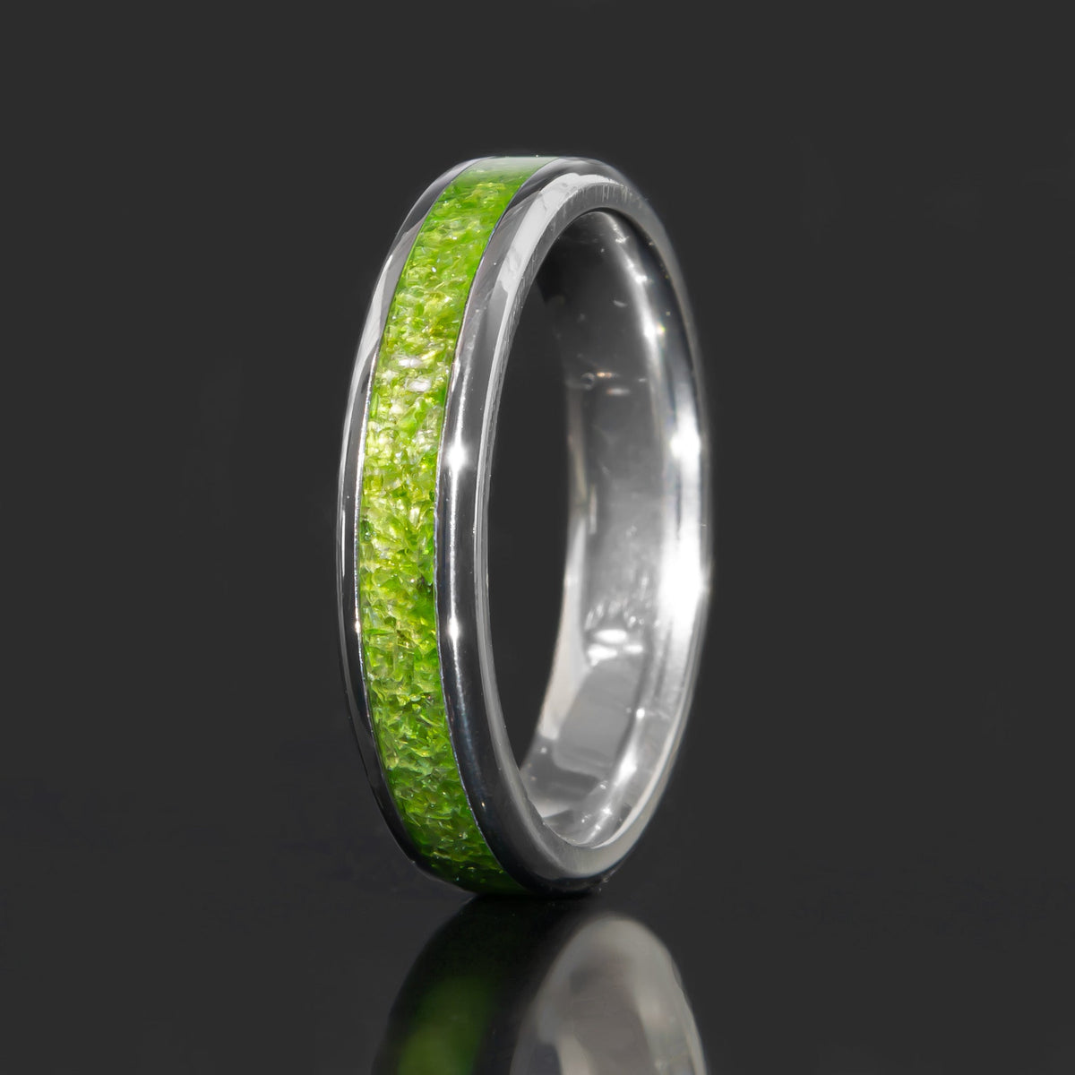 Womens Chrome Diopside Titanium Ring 4mm Copperbeard Jewelry Main image