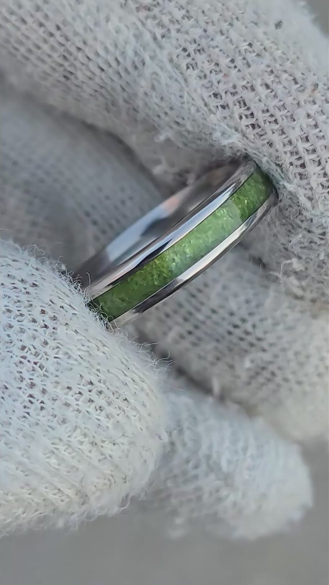 Womens Chrome Diopside Titanium Ring 4mm